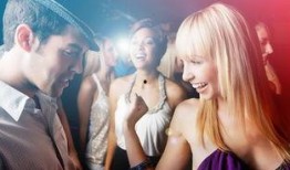 三个女的艳遇在线观看